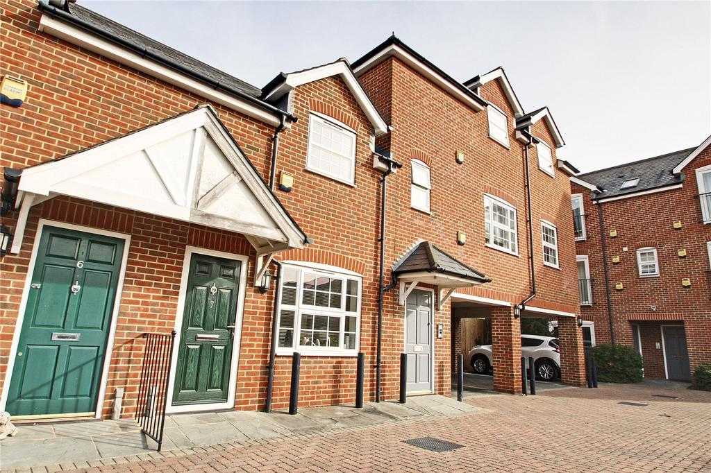 Priory Mews, Guildford Street, Chertsey, Surrey, KT16 Studio to rent