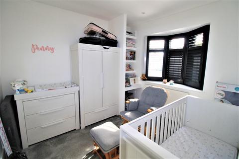 21 Court Avenue, Romford, RM3 0XS