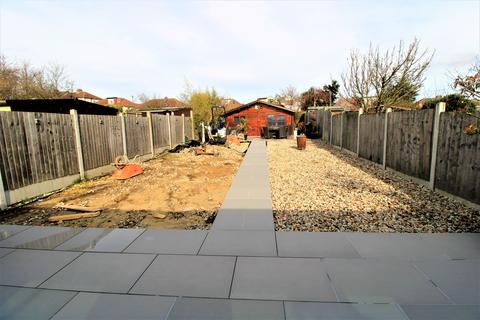 21 Court Avenue, Romford, RM3 0XS
