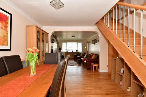 8 Castle Drive, Whitfield, Dover, CT16 3EN