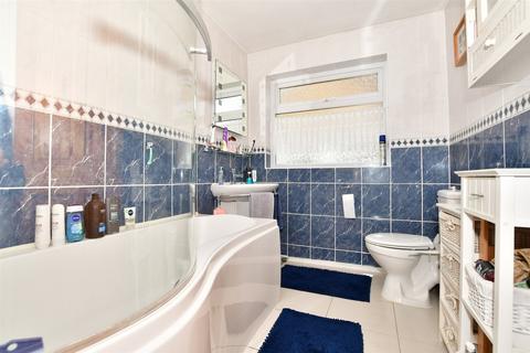 8 Castle Drive, Whitfield, Dover, CT16 3EN