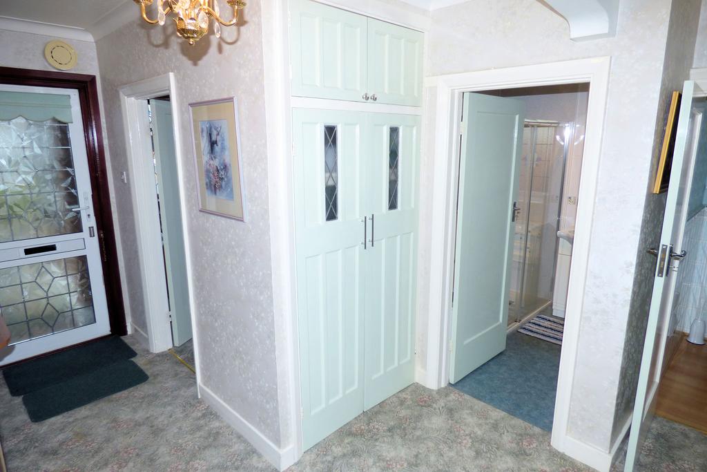 Ashleigh Gardens, Upminster RM14 2 bed semidetached bungalow £650,000
