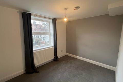 5 bedroom flat to rent, A Saxon Drive, London