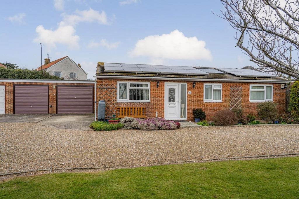 Grand Drive, Herne Bay, CT6 3 bed detached bungalow £465,000
