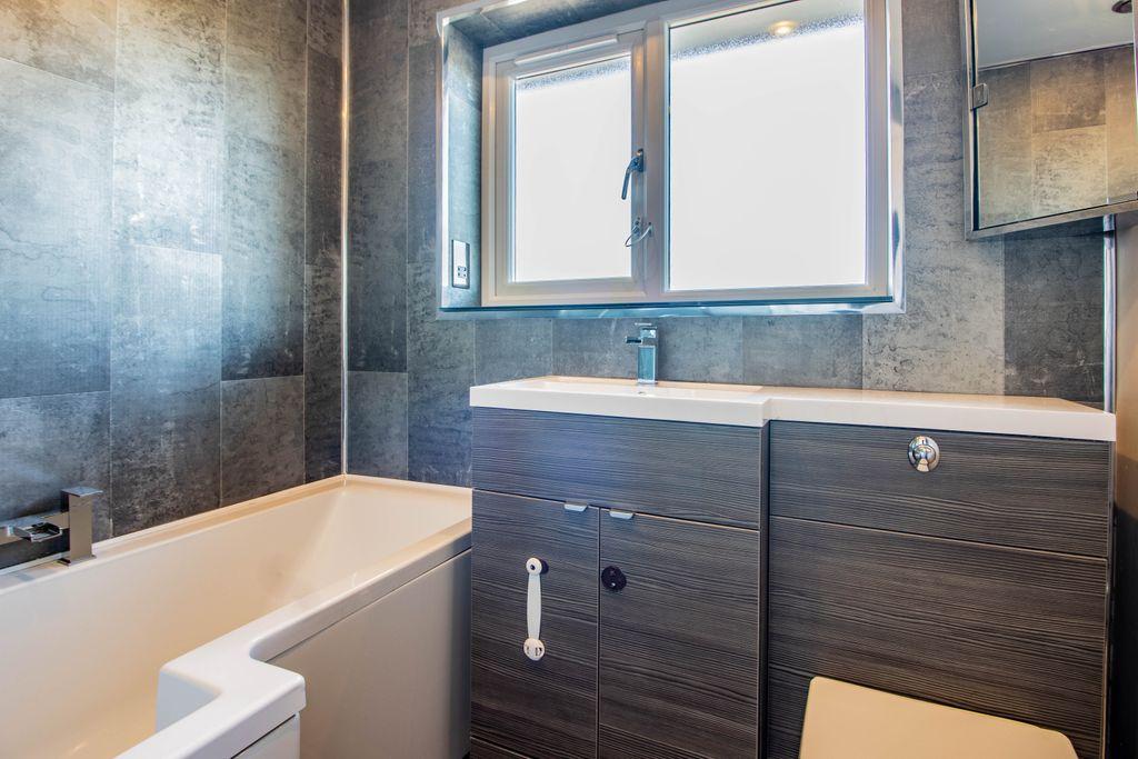 Austen Avenue, Sawley, Nottingham NG10 3GG 3 bed semidetached house