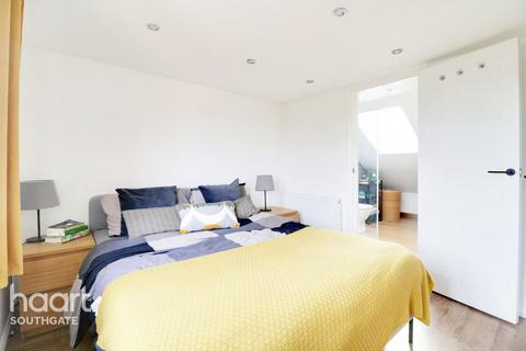 3 bedroom semi-detached house for sale - Avenue Road, London