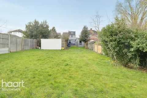 3 bedroom semi-detached house for sale - Avenue Road, London