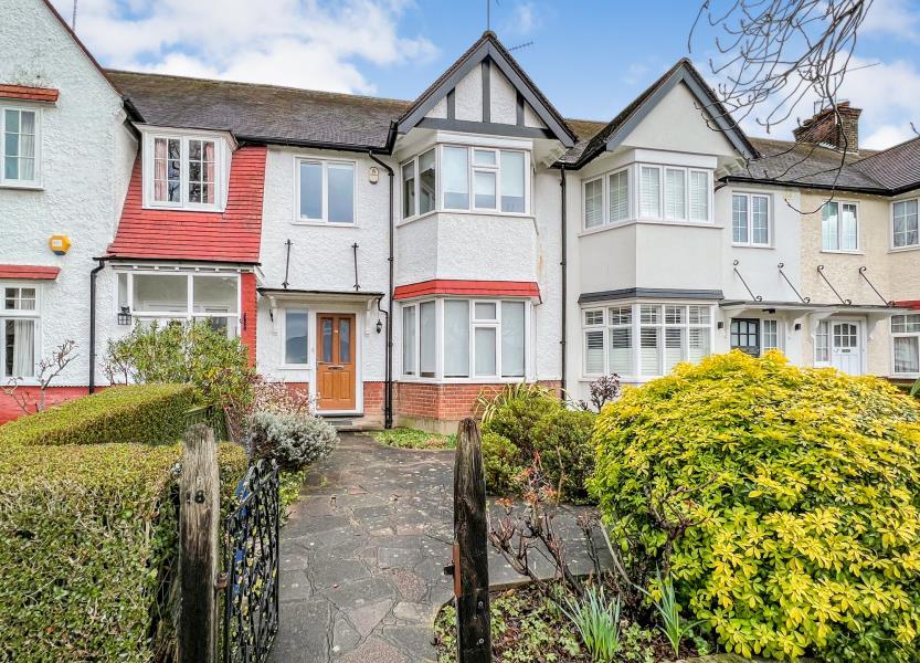 CADOGAN GARDENS, FINCHLEY, N3 3 bed terraced house for sale £825,000