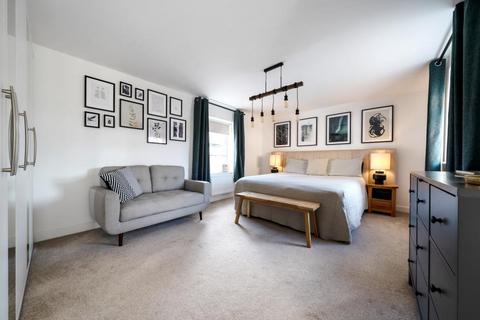 10 Blush Crescent, Carterton, OX18 1DA