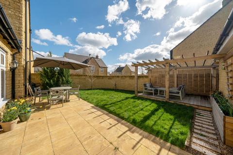 10 Blush Crescent, Carterton, OX18 1DA