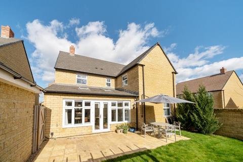 10 Blush Crescent, Carterton, OX18 1DA