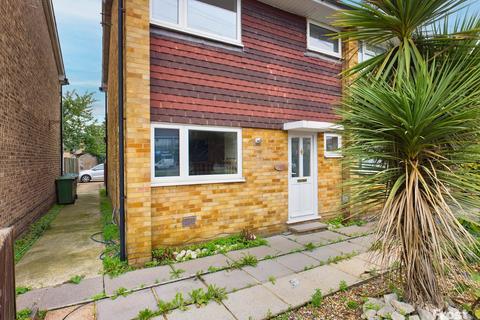 3 bedroom terraced house to rent, Staines Road West, Ashford, Surrey, TW15