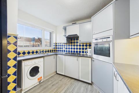 3 bedroom terraced house to rent, Staines Road West, Ashford, Surrey, TW15