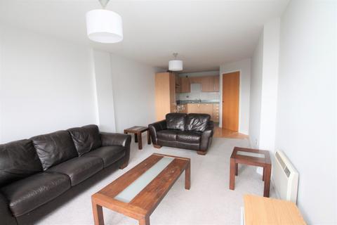 2 bedroom apartment to rent, Queens Court, HU1