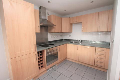 2 bedroom apartment to rent, Queens Court, HU1