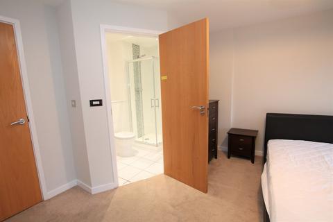 2 bedroom apartment to rent, Queens Court, HU1