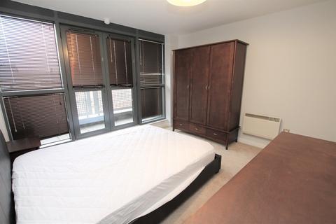 2 bedroom apartment to rent, Queens Court, HU1