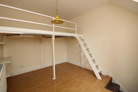 Studio to rent, Buckingham Road, Brighton BN1