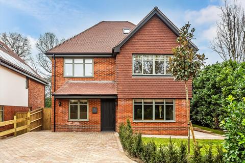 5 bedroom detached house for sale, Primrose Drive, Boxgrove Ave, Guildford, Surrey, GU1.