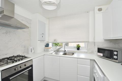 2b Juniper Square, Havant, PO9 1JA
