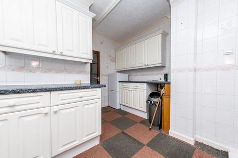 2 bedroom semi-detached bungalow for sale - Staithe Close, Leeds