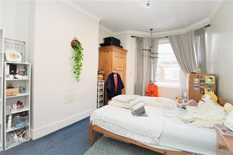 4 bedroom end of terrace house to rent, Totterdown Street, London, SW17