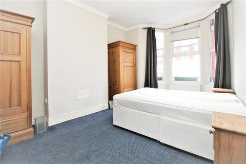 4 bedroom end of terrace house to rent, Totterdown Street, London, SW17