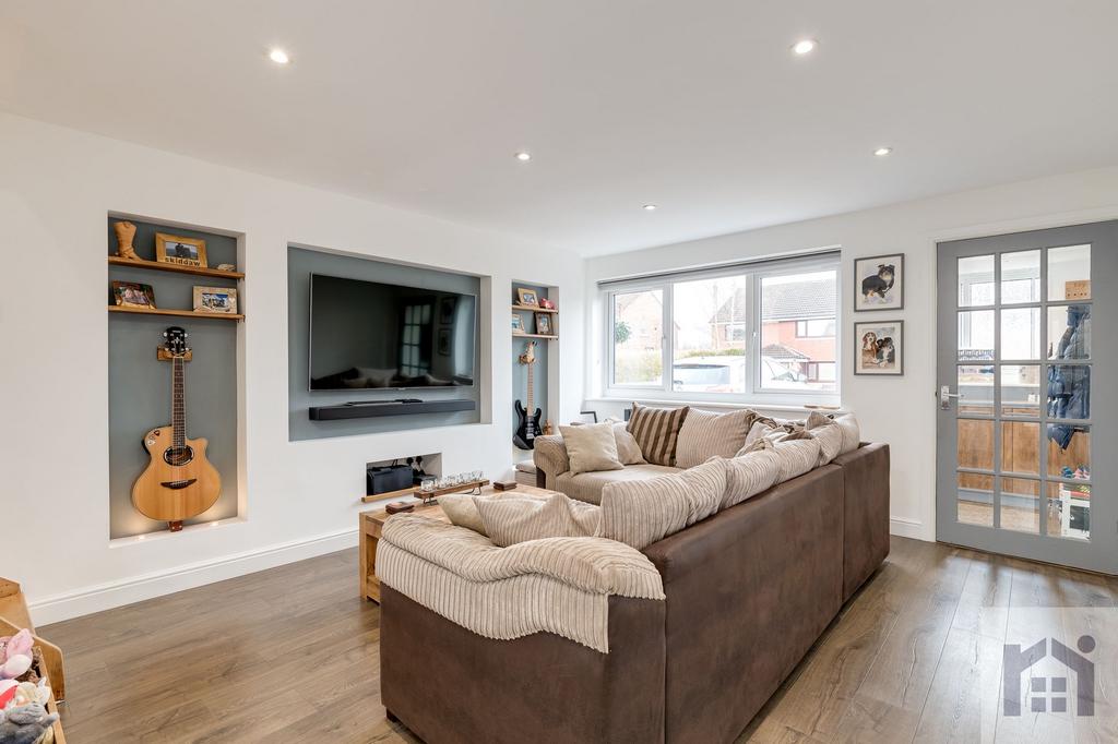 Countess Way, Euxton, PR7 6PT 2 bed semidetached house £175,000