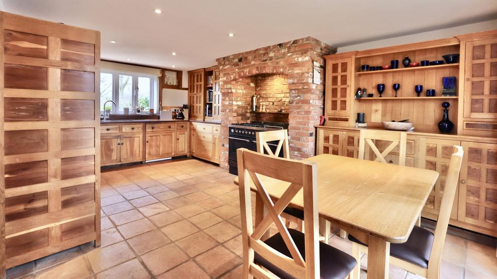 Kitchen/Breakfast Room