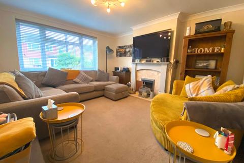 2 Blakesley Close, Northampton, NN2 8PA