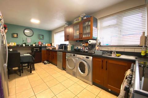 2 Blakesley Close, Northampton, NN2 8PA
