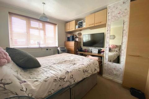 2 Blakesley Close, Northampton, NN2 8PA