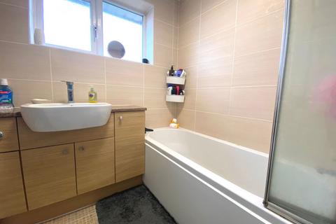 2 Blakesley Close, Northampton, NN2 8PA