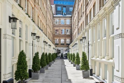 2 bedroom mews for sale, Pinks Mews, 1-6 Dyer's Buildings, London, EC1N