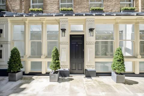 undefined, Pinks Mews, 1-6 Dyer's Buildings, London, EC1N