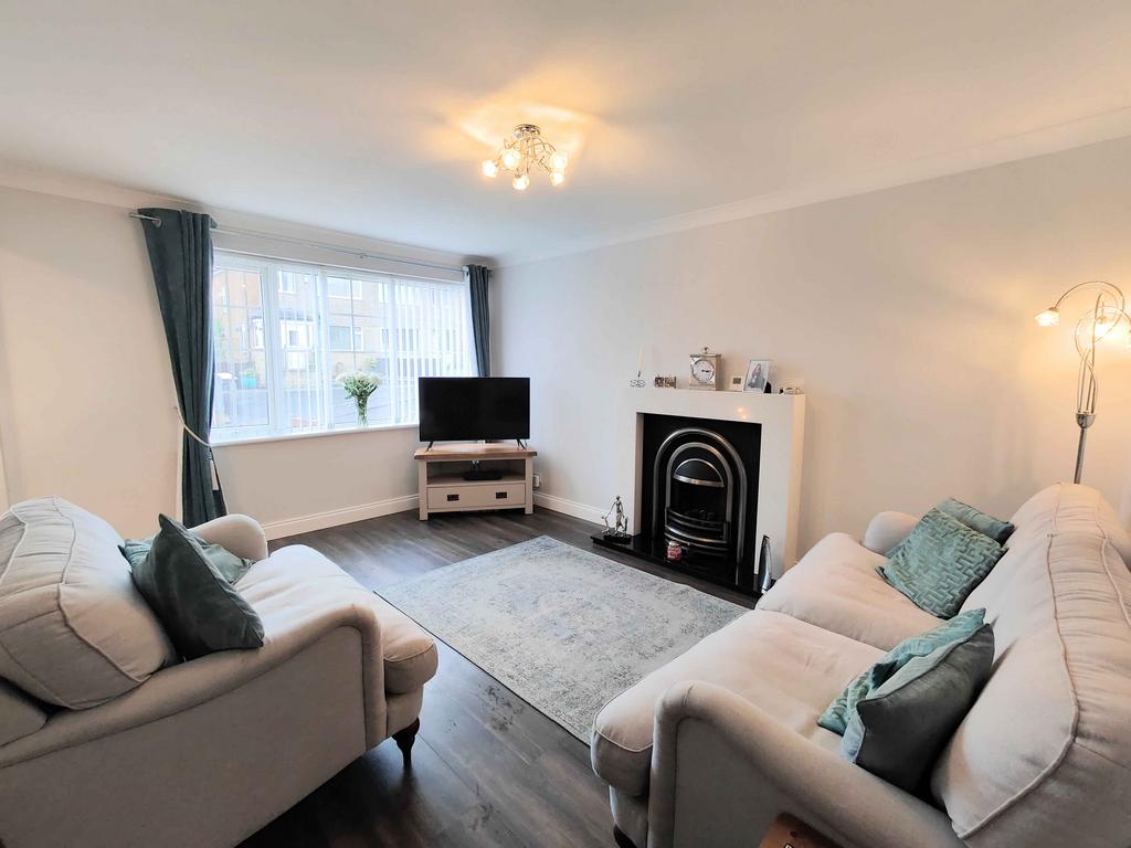 Quaker Lane, Cleckheaton BD19 3 bed semidetached house £245,000