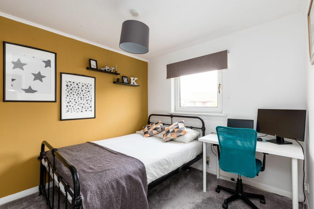 Hillside Gardens, Wallington, Surrey, SM6 3 bed terraced house £2,000