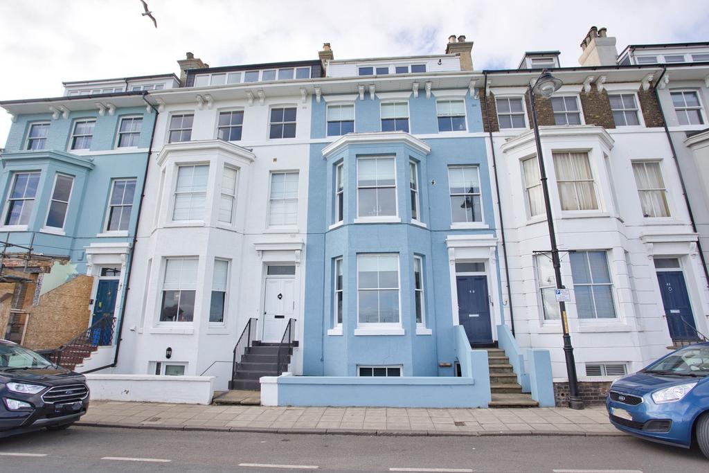 The Strand, Walmer, CT14 1 bed flat for sale £230,000