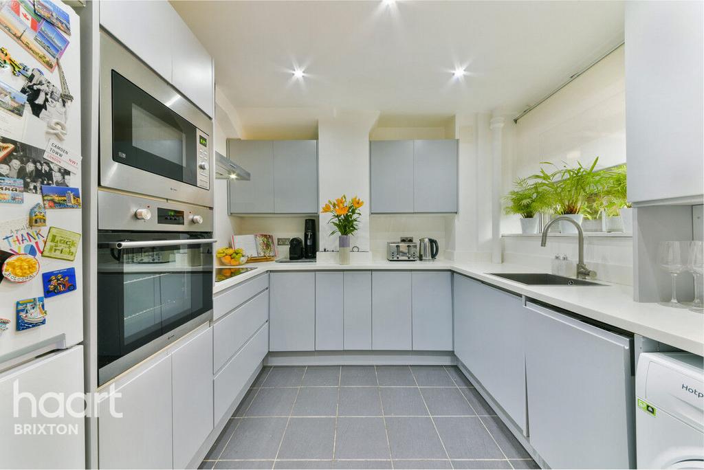 Forster Road, London, SW2 2 bed apartment for sale £400,000