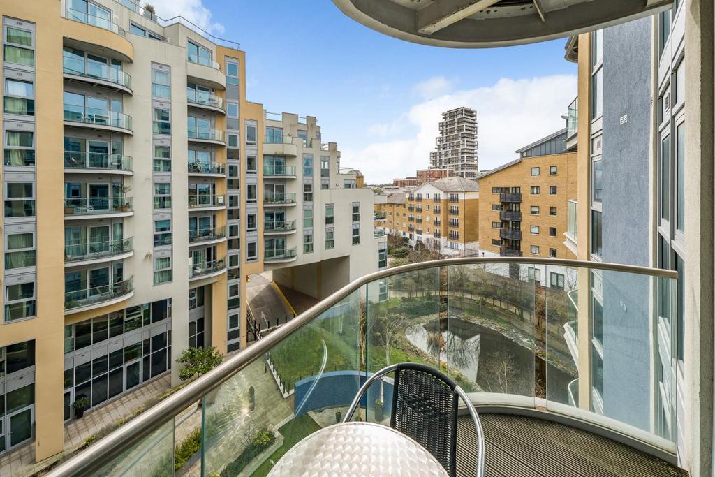 Bridges Court Road, Battersea 1 bed flat for sale £400,000