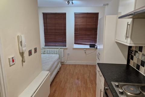 Studio to rent, Flat ,  Park Street, Luton