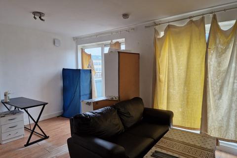 Studio to rent, Flat ,  Park Street, Luton
