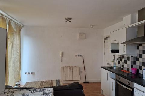 Studio to rent, Flat ,  Park Street, Luton