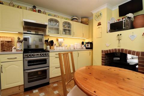 7 Chestnut Walk, Alresford, SO24 9NA