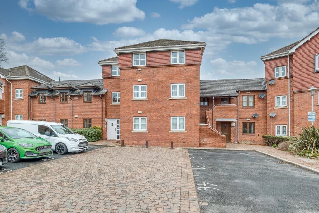 Old Hall Gardens, Shirley, Solihull... 2 bed flat £190,000