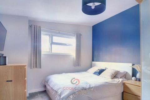 3 bedroom flat to rent - Caledonian Road NW9