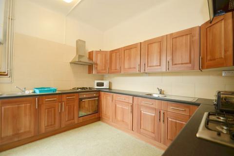 1 bedroom in a house share to rent, Whitehall Gardens, London, W3