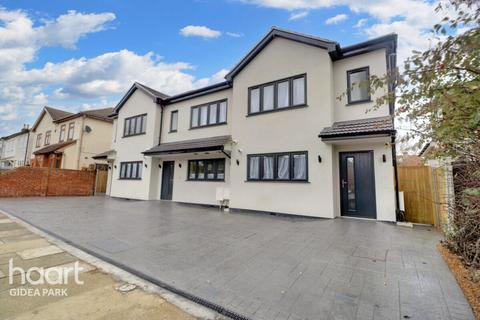 6 Witham Road, Romford, RM2 5XB