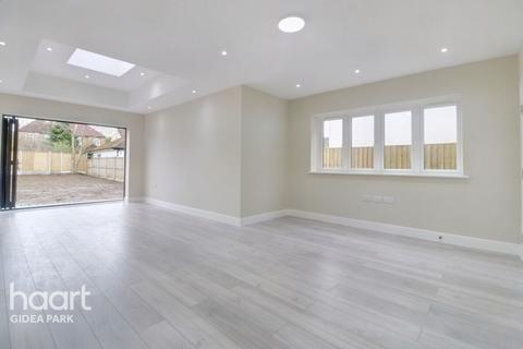 6 Witham Road, Romford, RM2 5XB