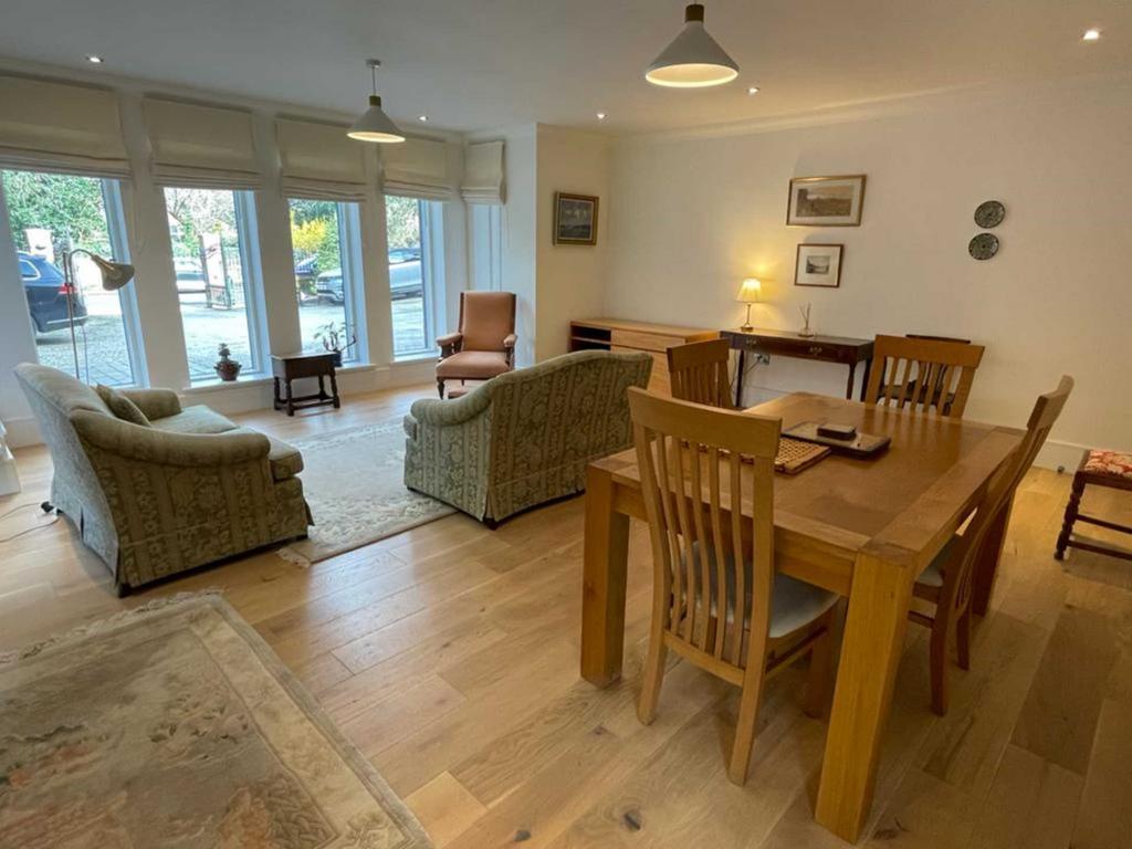 Elmsley Road, Mossley Hill 2 bed apartment to rent £1,600 pcm (£369 pw)